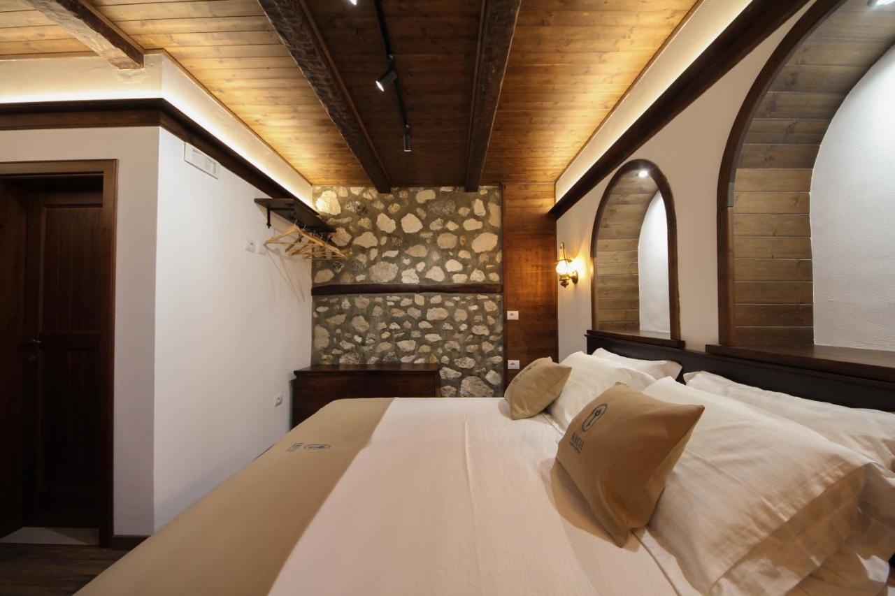 Diffuso , Inside Castle Krujë