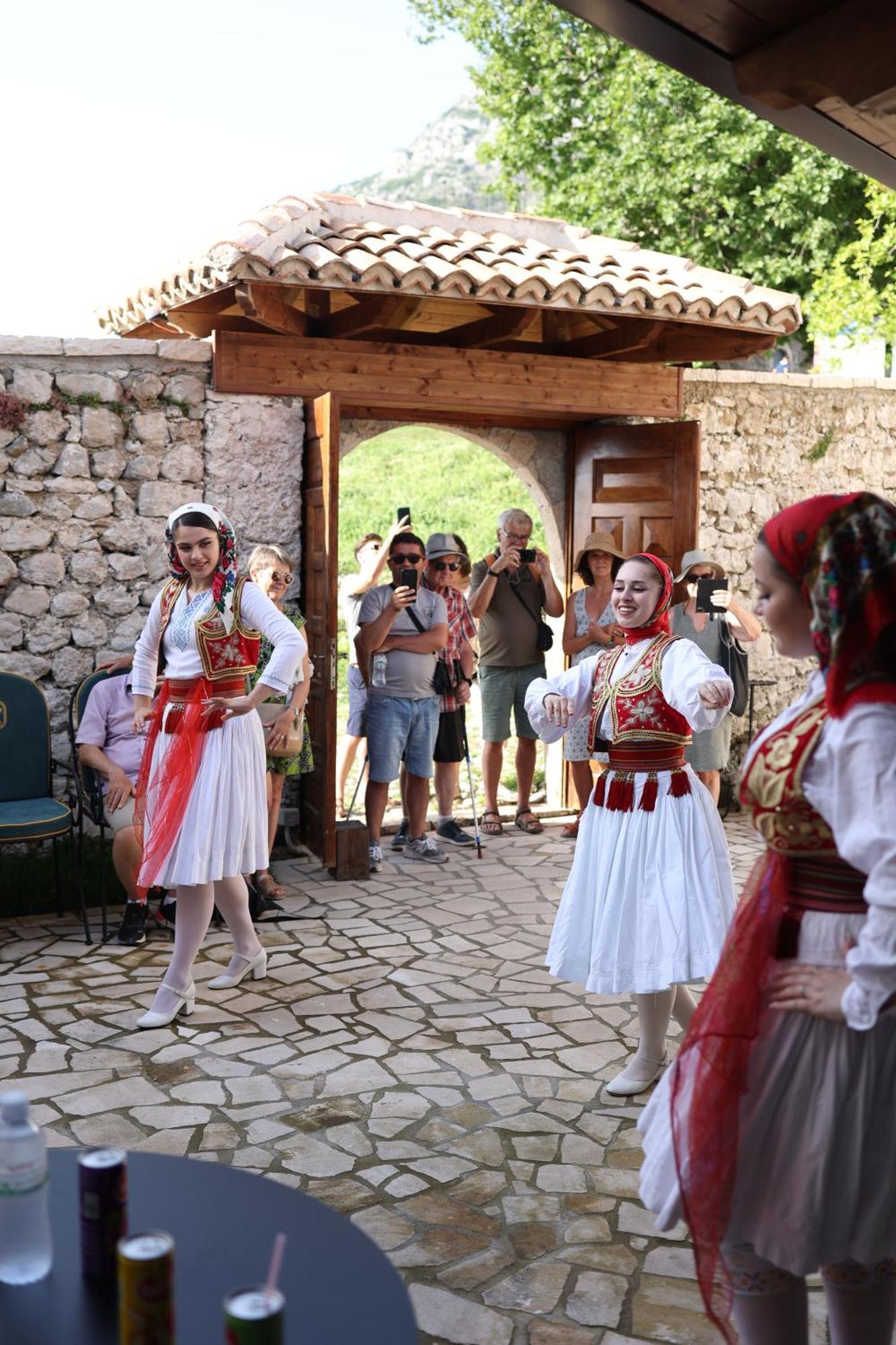 Hotel Diffuso , Inside Castle Krujë