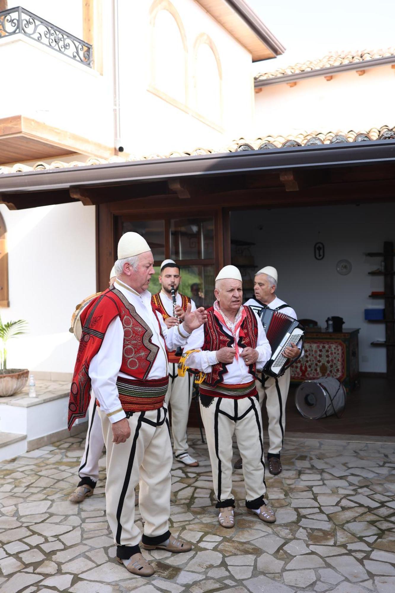 Diffuso , Inside Castle Krujë