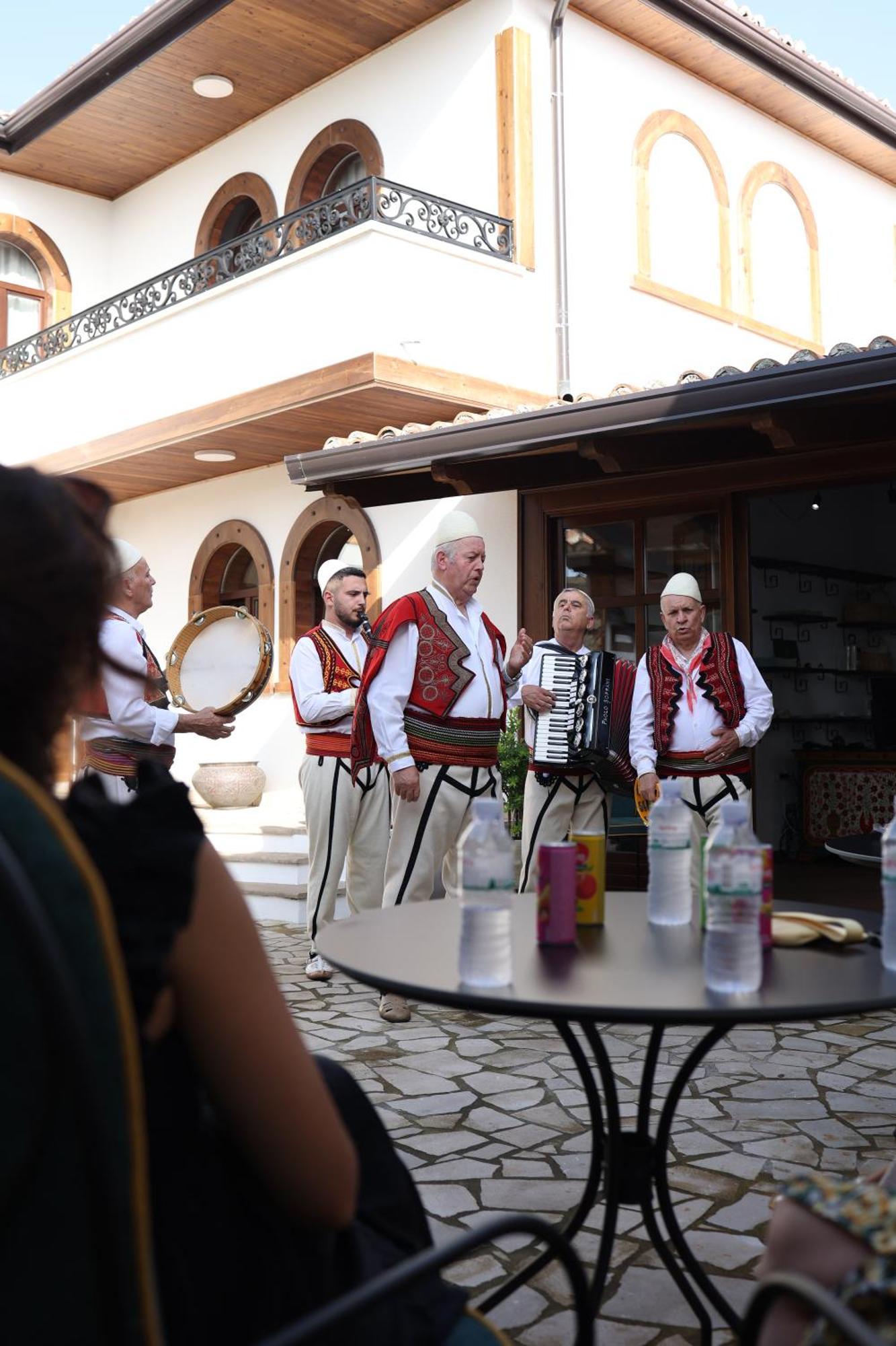 Diffuso , Inside Castle Hotel Krujë