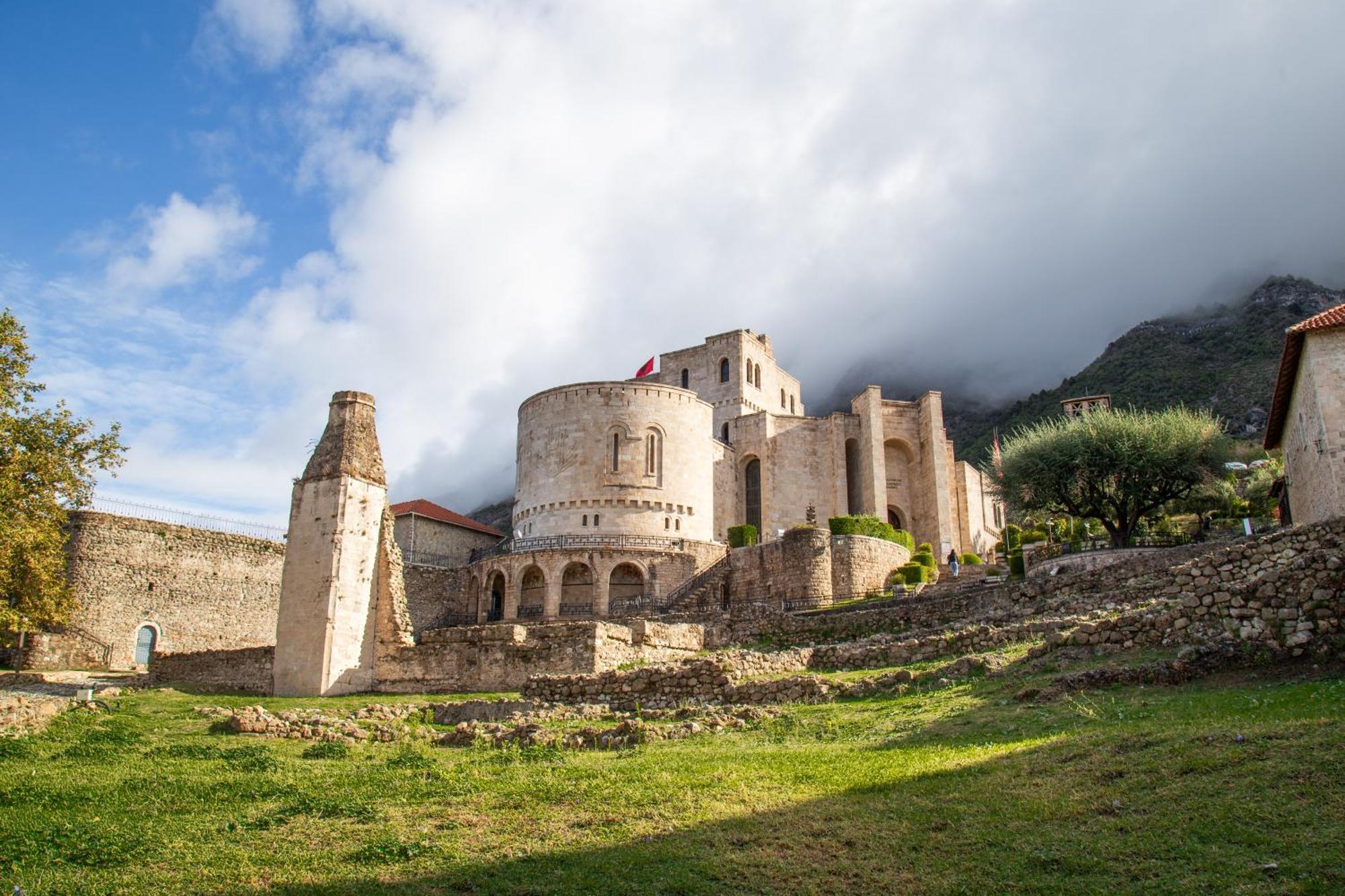 Hotel Diffuso , Inside Castle